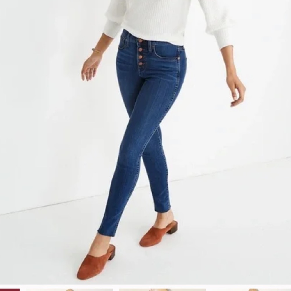 Madewell 9” Mid Rise Button Fly Raw Hem Skinny Jean in Medium Wash Size 25
